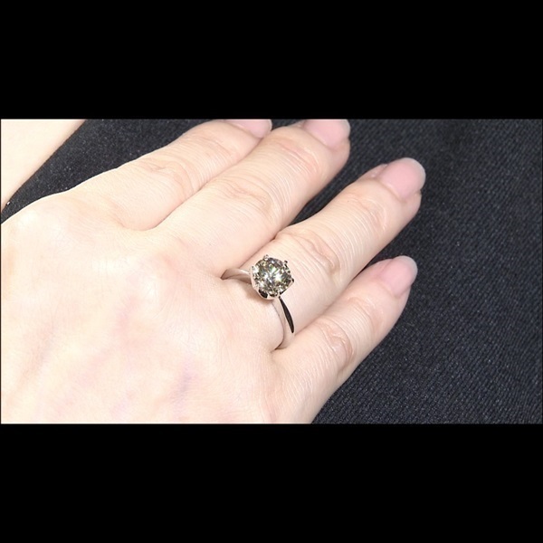 プラチナ　大粒ダイヤモンドリング　D0.99ct　新品仕上済み　訳あり